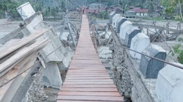 AKHIRNYA JEMBATAN GANTUNG DESA PINTU RIME SUDAH BISA DILALUI KEMBALI