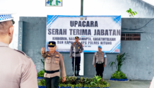 Kapolres Bitung, AKBP Arie Sulistyo Nugroho, S.I.K., M.H., memimpin jalannya upacara Sertijab. (Ft.talia)