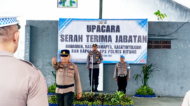 Kapolres Bitung, AKBP Arie Sulistyo Nugroho, S.I.K., M.H., memimpin jalannya upacara Sertijab. (Ft.talia)