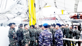 ‎Para crew KRI Bima Suci Serta Puluhan siswa-siswi SMA Taruna Nusantara Kampus Langowan saat berada diatas Dek Kapal (Ft.ist)