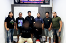 
‎​Kasat Reskrim Polres Bitung AKP Ahmad Anugrah Ari Pratama, S.Tr.K., S.I.K., M.H., (tengah), dan Tim. (Dok. Istimewa)