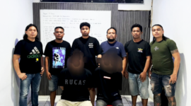 
‎​Kasat Reskrim Polres Bitung AKP Ahmad Anugrah Ari Pratama, S.Tr.K., S.I.K., M.H., (tengah), dan Tim. (Dok. Istimewa)