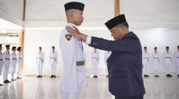 Bupati Karo Kukuhkan Paskibraka Kabupaten Karo untuk Pengibaran Bendera HUT Kemerdekan RI ke-81