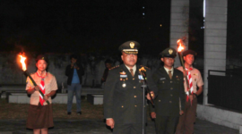 Komandan Kodim 1310/Bitung, Letnan Kolonel Inf Dewa Made DJ, saat Memimpin Upacara Apel Kehormatan dan Renungan Suci. (Dok. Istimewa)
‎