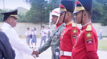 Bupati Karo Ikuti Upacara Serenade dan Penurunan Bendera HUT ke-81 RI