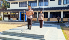 Kapolres Bitung AKBP Arie Sulistyo Nugroho, S.H., S.I.K., M.H., Saat membacakan Naskah Teks Proklamasi Polisi. (Dok. Istimewa)
‎
‎