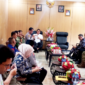 ‎Kapolres Bitung, Arie Sulistyo Nugroho, S.H., S.I.K., M.H., Saat memberikan penyampaian di Rapat Forum Komunikasi Pimpinan Daerah (Forkopimda) bersama Forum Lintas Sektoral. (Ft. talia)
‎