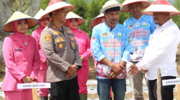 Kapolres Gayo Lues Bersama Forkopimda Ikuti Penanaman Bawang Putih Serentak