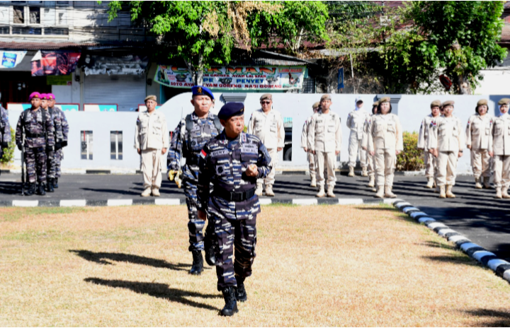 Dankodaeral VIII Laksda TNI Dery Triesananto Suhendi, S.E., M.Tr.Opsla., Pimpin Langsung Apel Siaga Hari Jadi TNI Angkatan Laut Ke-81 Tahun 2026. (Dok. Istimewa)