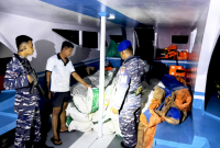 Petugas TNI AL Gorontalo, saat mengamankan Barang Bukti. (Dok. Istimewa)