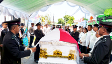 Almarhum Kombes Pol. Steidy Raranta, S.I.K., NRP 72090595, saat akan di berangkatkan. (Dok. Istimewa)
