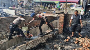 Quick Respon Brimob Polda Aceh Pasca Kebakaran Rumah Warga di Desa Ulun Tanoh Gayo Lues