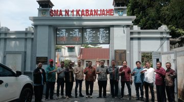 Alumni SMANSAKA 1 Kabanjahe Angkatan 1996 Laksanakan Peletakan Batu Pertama Pembangunan Pos Piket Sekolah