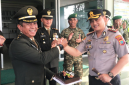 ‎Kasdim 1310/Bitung Mayor Cpm Samsuri Usman, Saat Menyambut Kapolres Bitung, AKBP Arie Sulistyo Nugroho, S.I.K., M.H., Beserta Jajaran. (Ft. Dok. Istimewa)