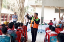 koordinator Umum (National), LDMT Clov, Dad, Mom, and Teacher, Yofri George, saat memberikan pemaparan kepada para siswa/siswi SMKN-2 Biting. (ft. talia)