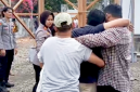 Kapolsek Matuari. AKP Feriantina Dwi Arahmayani, S.Tr.K., M.H., bersama jajaran Polres Bitung, Berhasil mengamankan Pria Pemanjat Tower. (ft. Humas Polres Bitung)