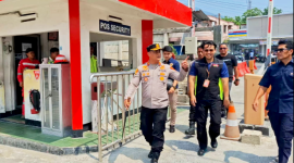 Kapolres Bitung AKBP Arie Sulistyo Nugroho bersama PJU Polres Bitung Turun Langsung ke Terminal Integrated Bitung, (ft. Humas Polres Bitung)
‎
