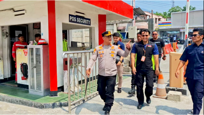 Kapolres Bitung AKBP Arie Sulistyo Nugroho bersama PJU Polres Bitung Turun Langsung ke Terminal Integrated Bitung, (ft. Humas Polres Bitung)
‎