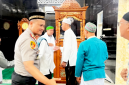 Kapolres Bitung AKBP Arie Sulistyo Nugroho, S.I.K., M.H., saat melakukan Jumat Keliling di Masjid As-Salam Pinokalan. (ft. humas polres bitung)
‎