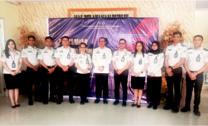 Kepala Kantor Wilayah Direktorat Jenderal Imigrasi Sulawesi Utara, I Gusti Bagus M. Ibrahim, bersama jajaran. (ft. talia)