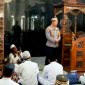 Kapolres Bitung AKBP Arie Sulistyo Nugroho, S.I.K., M.H., Saat memberika. penyampaian pesan-lesan Kamtibmas di mesjid At-Taubah. (ft. humas polres bitung)
‎