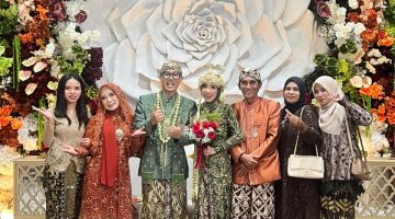 Dihadiri Karangan Bunga Wali Kota Bandung, Pernikahan Rini Anggraeni dan Azhar Dzulfiqar Berlangsung Sakral