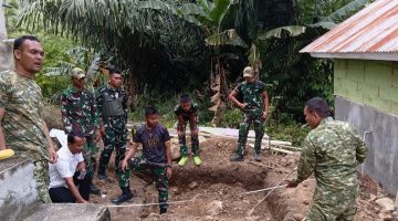 Satgas TMMD Ke-130 dan Warga Membuat Sumur Bor untuk Masyarakat Desa Kampung Pepelah dan Kampung Gajah